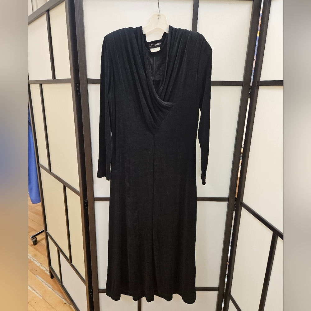 Lindor black v-neck dress
